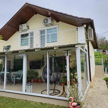 спирката 2 Nyaraló *