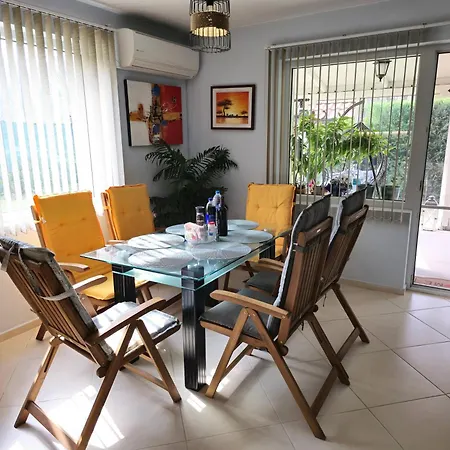 Nyaraló спирката 2